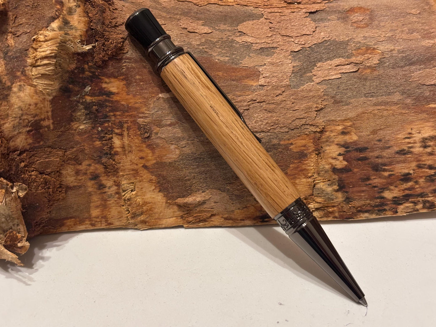 Glenfiddich Whisky Barrel Oak Pen  | Elegant Twist Ballpoint | Unusual Styling