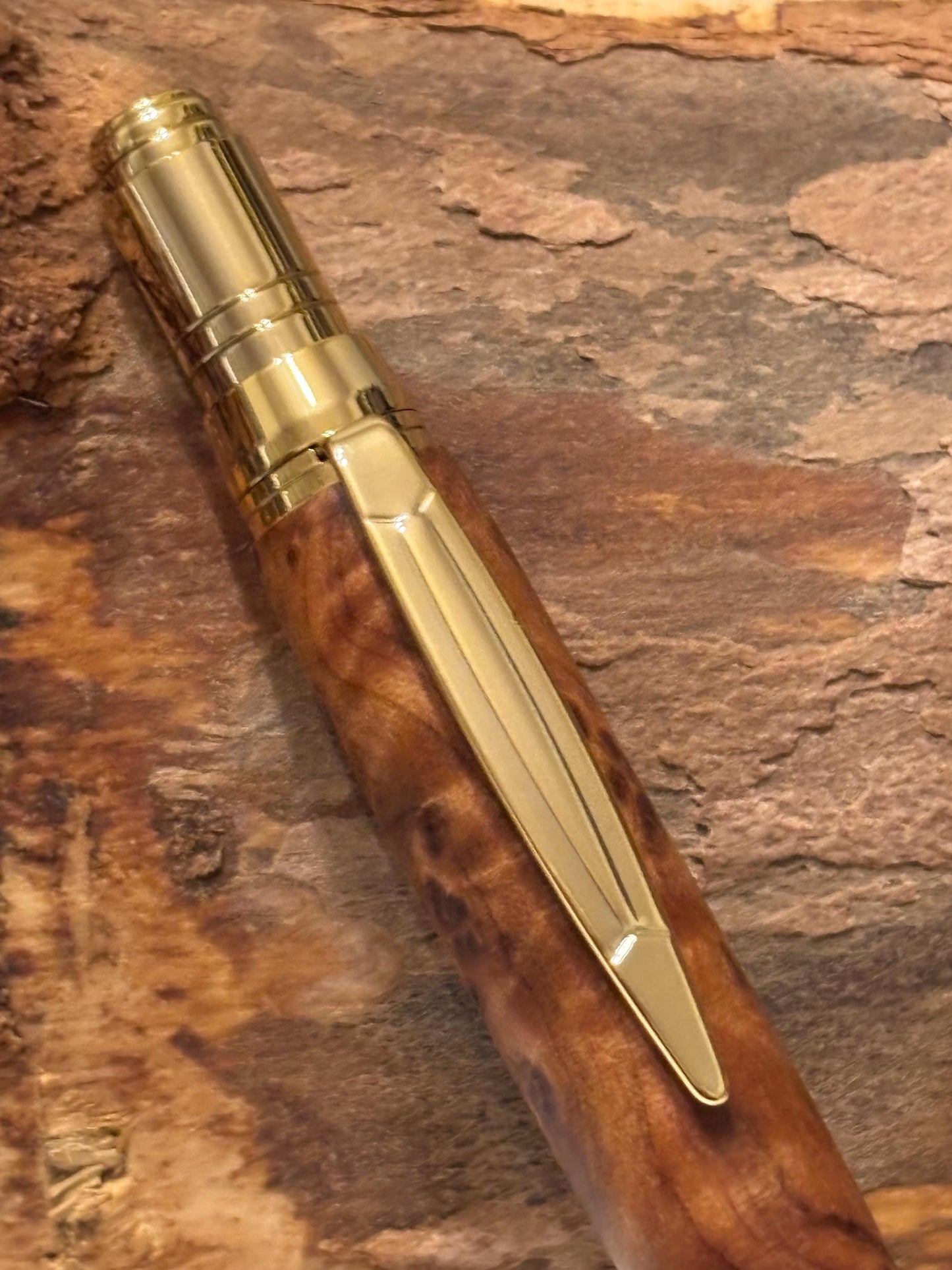Thuya Burr Pen - Elegant Twist Ballpoint - Zephyr Style in Gold