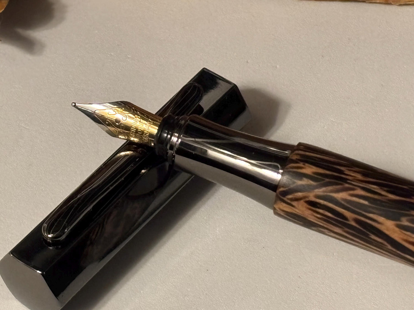 Hexa Style Fountain Pen in Black Palm Wood - Gunmetal Fittings
