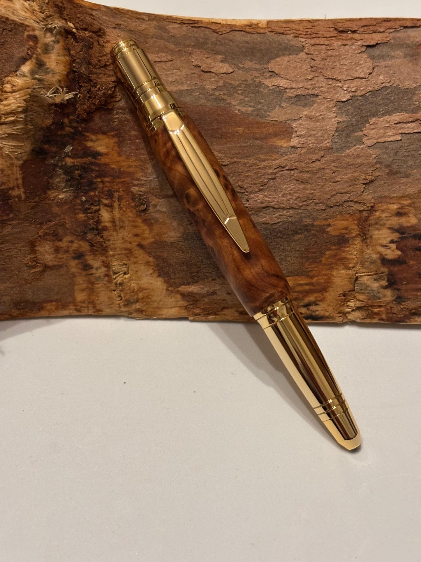 Thuya Burr Pen - Elegant Twist Ballpoint - Zephyr Style in Gold