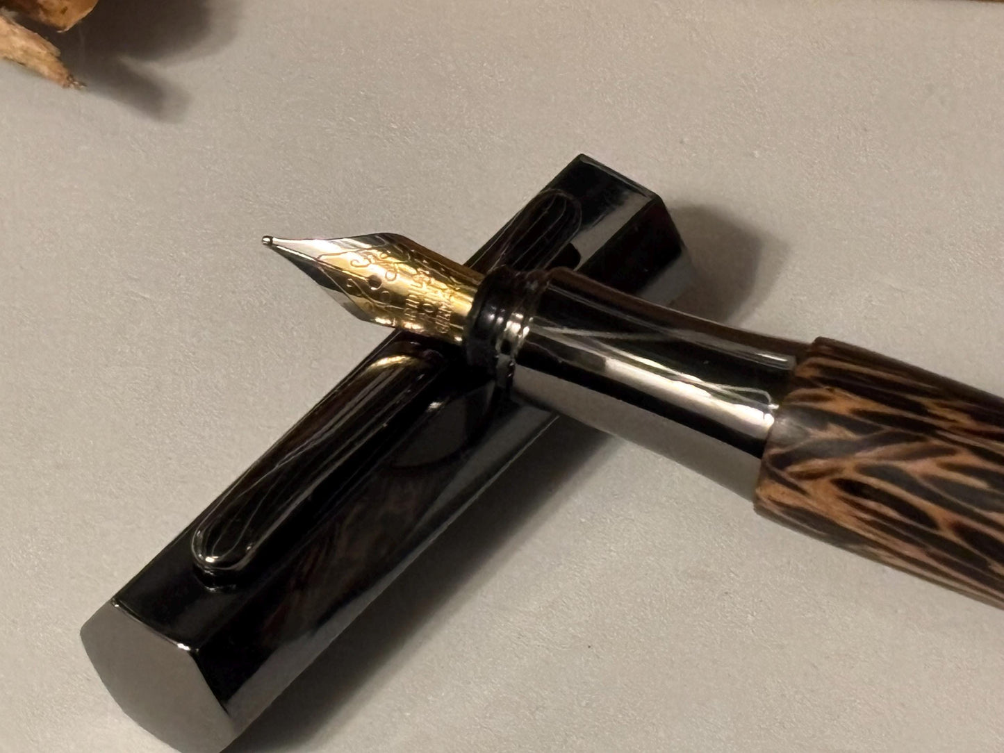 Hexa Style Fountain Pen in Black Palm Wood - Gunmetal Fittings